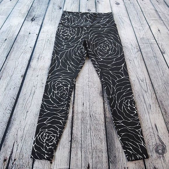 Lululemon Wunder Under Hi-Rise Tight (Full-On Luxtreme) Size 6 - Picture 4 of 12